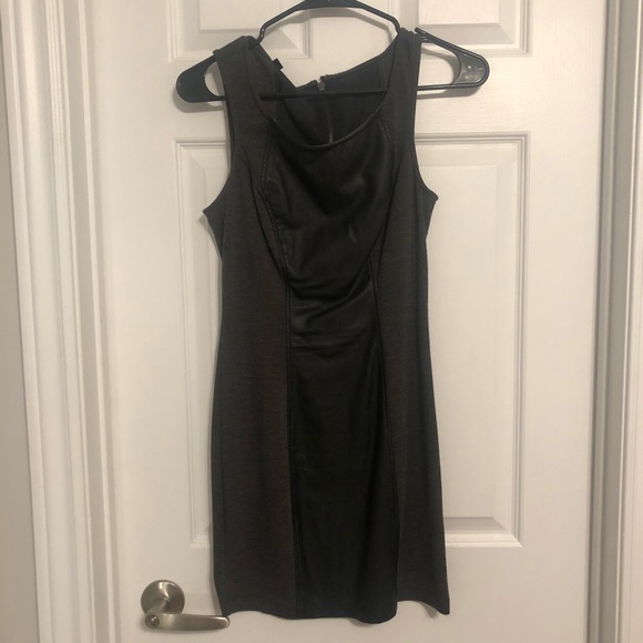 Guess dress with leather strip - Picture 3 of 5